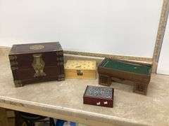4 JEWELRY BOXES IN TOTE (NO LID)