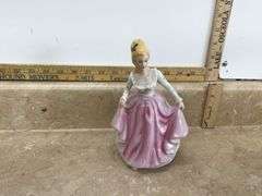 PORCELAIN LADY FIGURINE IN SMALL TOTE W/LID