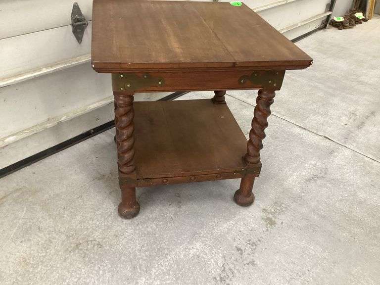 BEAUTIFUL ANTIQUE OAK PARLOR TABLE