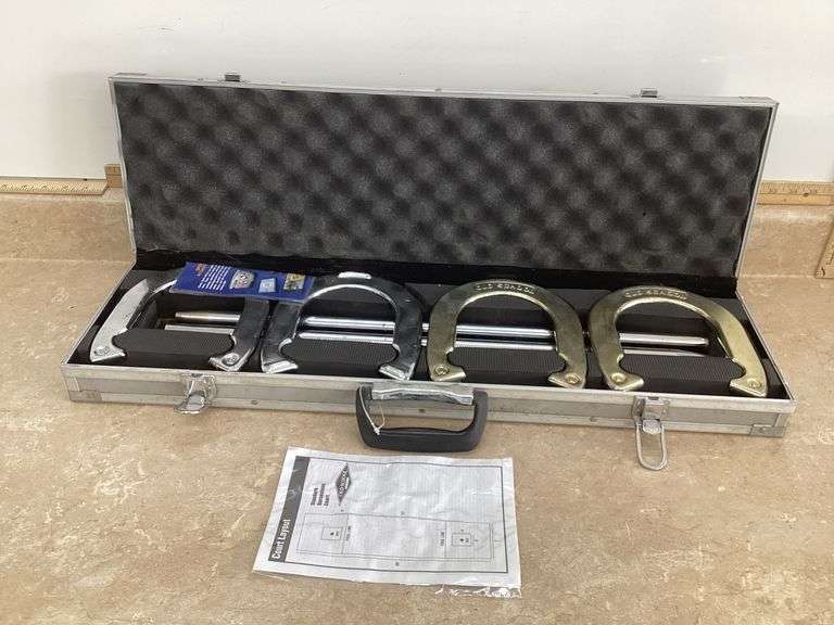 HORSESHOE SET IN CASE
