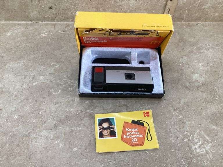VINTAGE KODAK POCKET INSTAMATIC 20 CAMERA