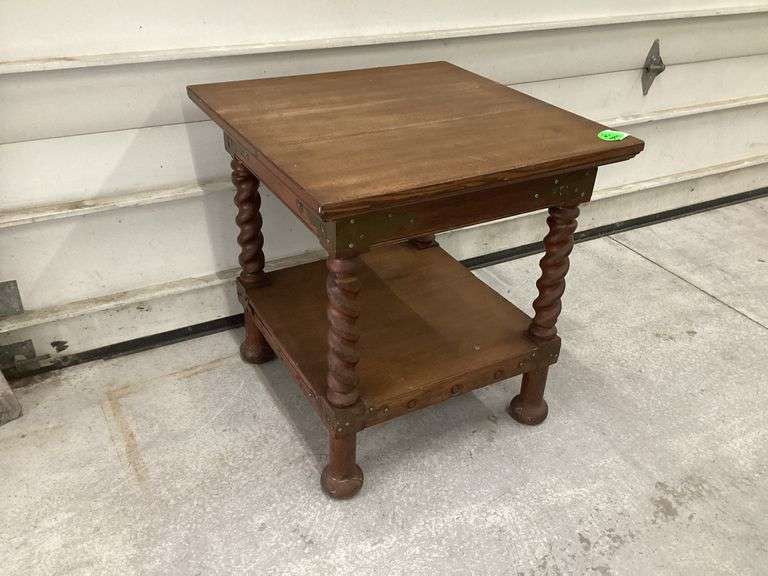 BEAUTIFUL ANTIQUE OAK PARLOR TABLE