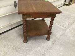 BEAUTIFUL ANTIQUE OAK PARLOR TABLE