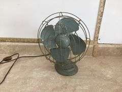 VINTAGE CAST IRON TABLE TOP ELECTRIC FAN(WORKS)