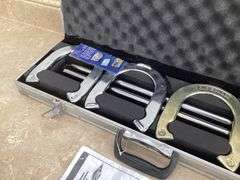 HORSESHOE SET IN CASE