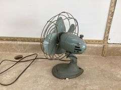 VINTAGE CAST IRON TABLE TOP ELECTRIC FAN(WORKS)