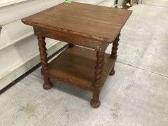 BEAUTIFUL ANTIQUE OAK PARLOR TABLE