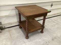 BEAUTIFUL ANTIQUE OAK PARLOR TABLE