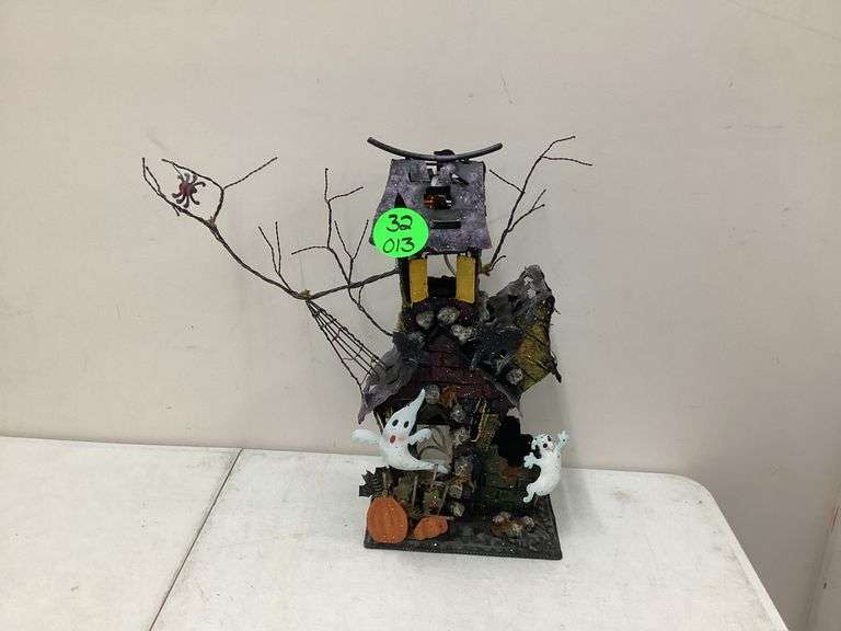 LIGHT UP METAL HAUNTED HOUSE