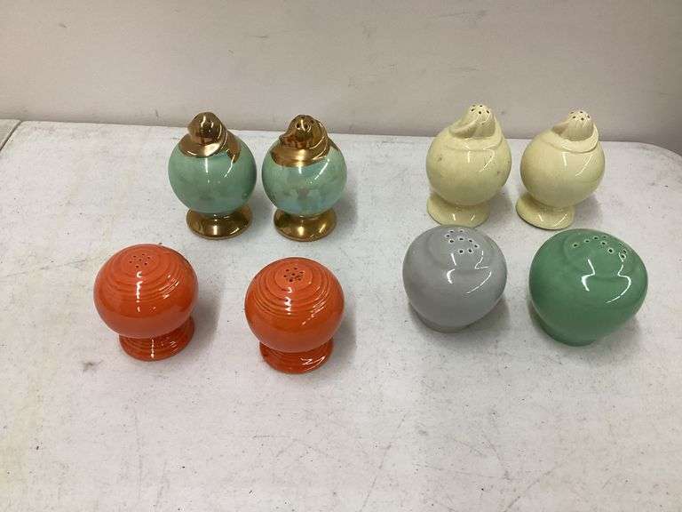4 VINTAGE SALT AND PEPPER SHAKER SETS