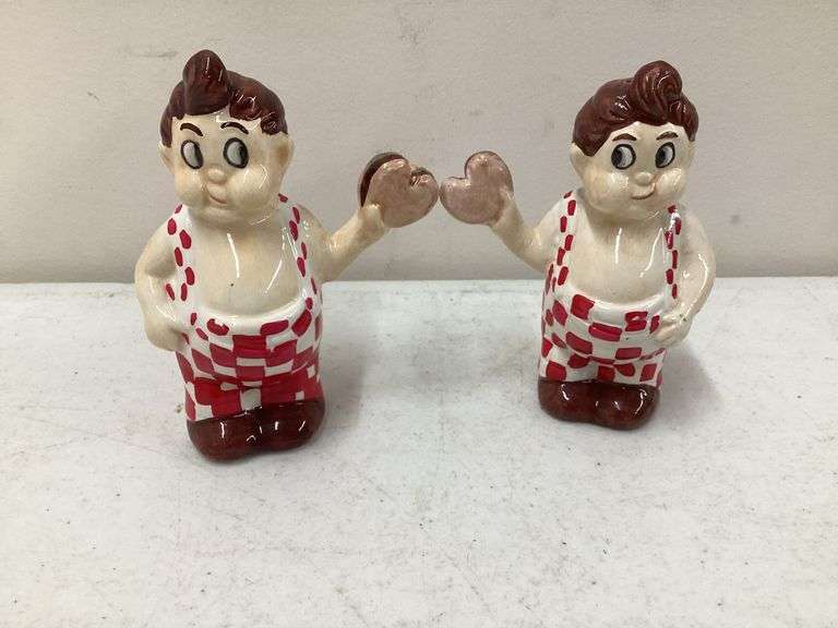 BIG BOY SALT AND PEPPER SHAKER SET