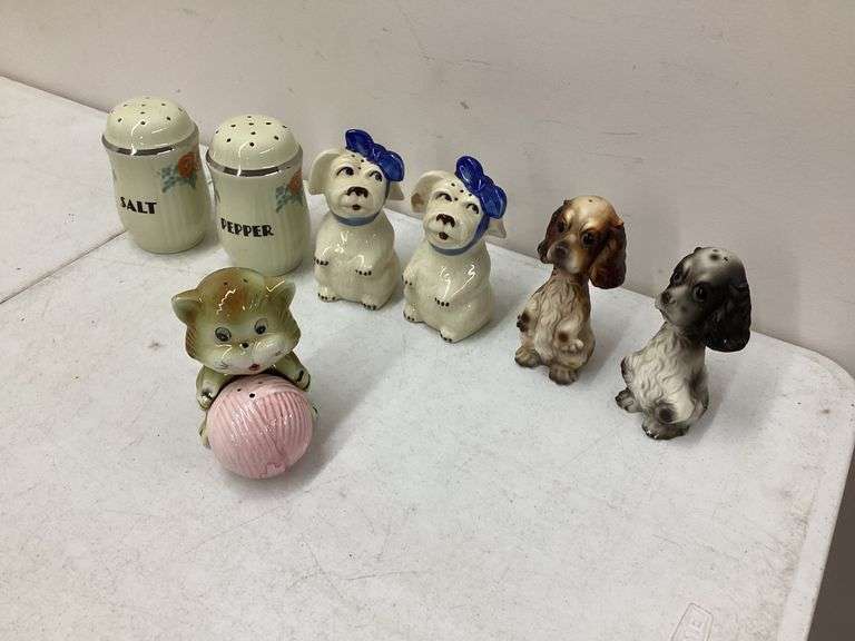 4 LARGE VINTAGE SALT AND PEPPER SHAKER SETS