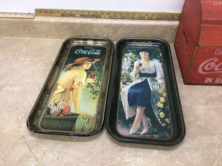 2 COCA-COLA TRAYS AND WOODEN CHEST