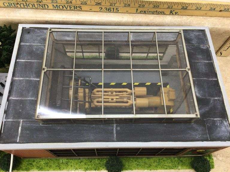 "O" SCALE MODEL TRAIN MENARDS POWER PLANT