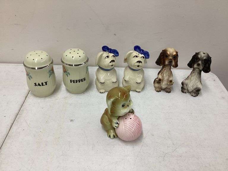 4 LARGE VINTAGE SALT AND PEPPER SHAKER SETS