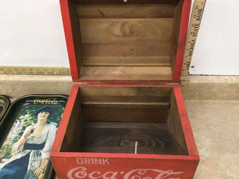 2 COCA-COLA TRAYS AND WOODEN CHEST