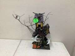 LIGHT UP METAL HAUNTED HOUSE