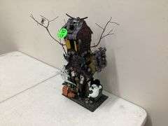 LIGHT UP METAL HAUNTED HOUSE