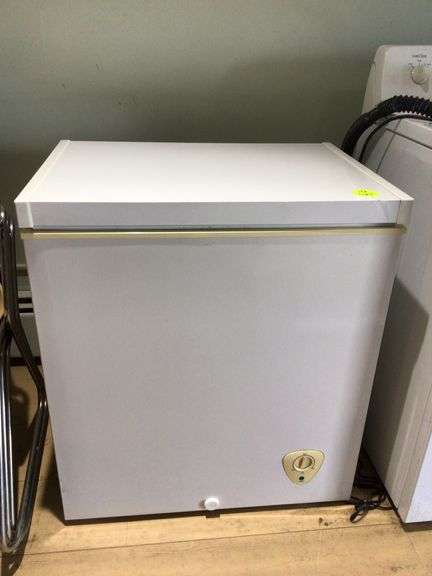 CHEST FREEZER - WORKS