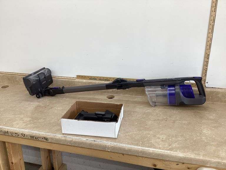 SHARK ROCKET CORDLESS VACUUM MODEL 1X141