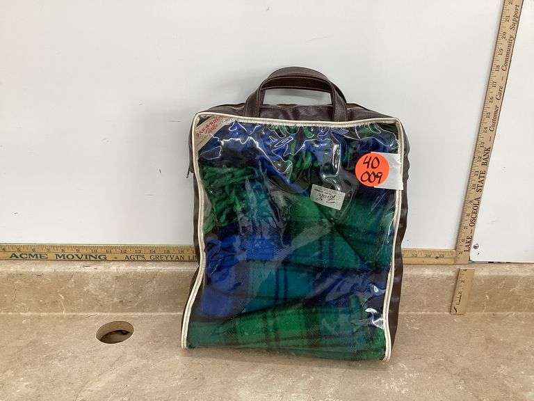 VINTAGE FARIBO TRAVEL BLANKET W/BAG
