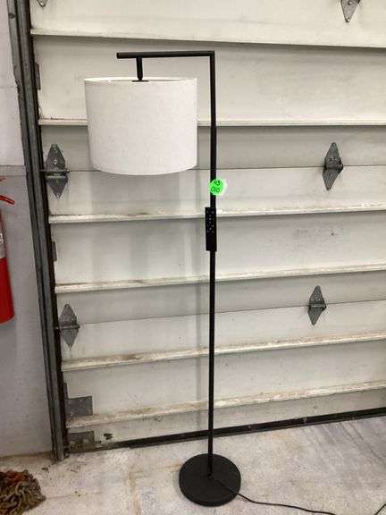 FLOOR LAMP W/REMOTE(WORKS)