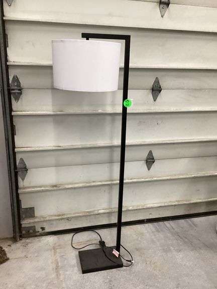 FLOOR LAMP(WORKS)
