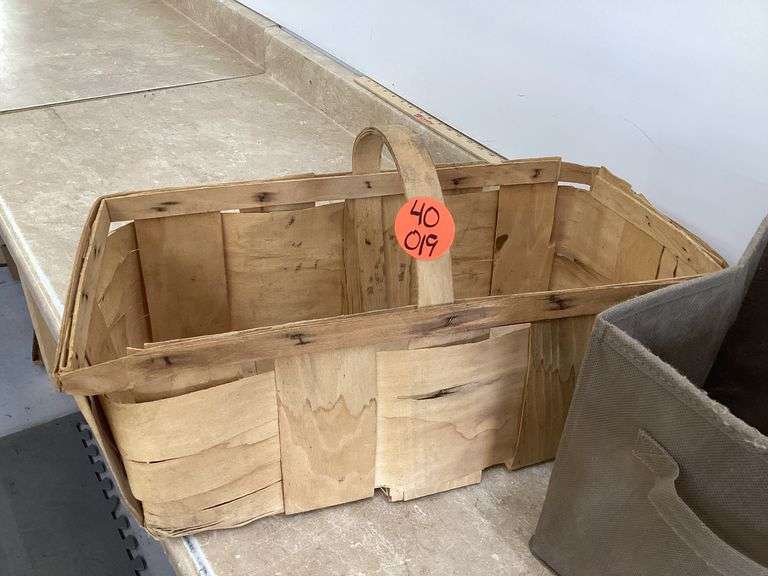 FABRIC TOTE AND PICTURE FRAMES IN WOODEN FRUIT BASKET