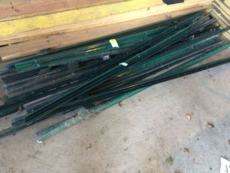 APPROX. 24 T-POSTS