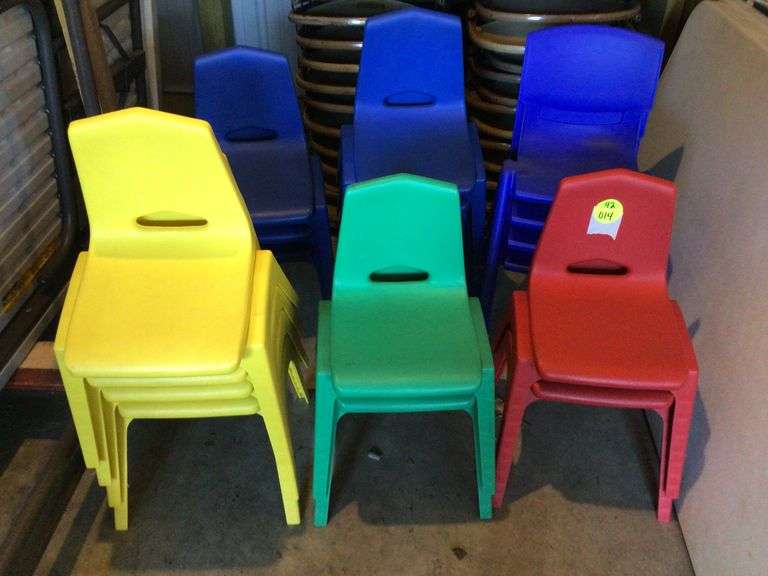 19 PLASTIC CHILDREN'S CHAIRS