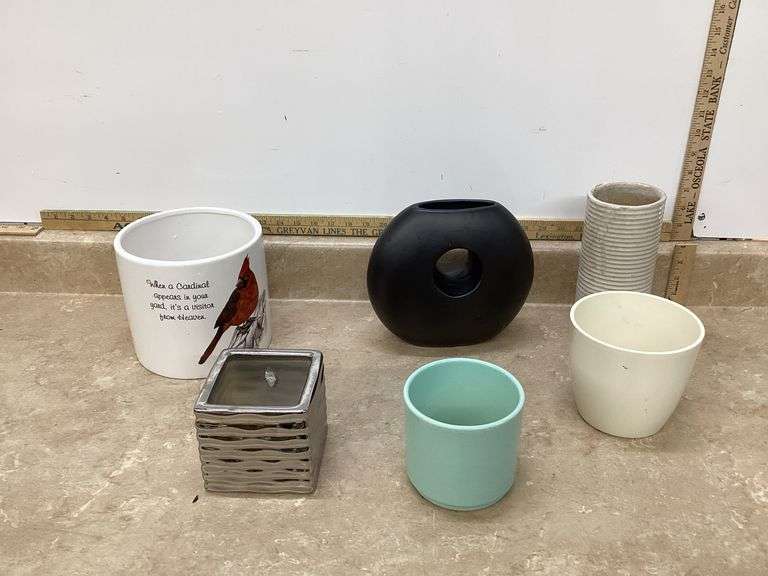 6 PLANTERS/VASES