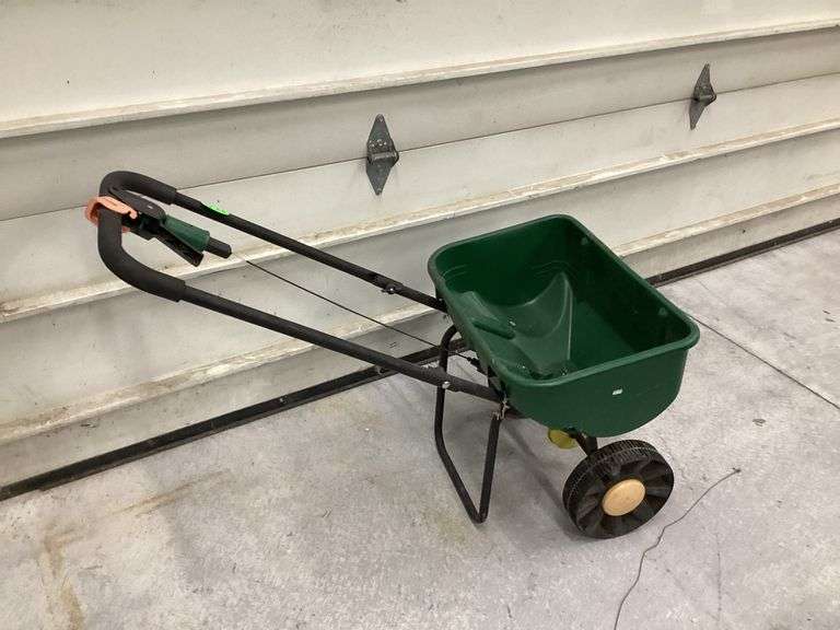 SCOTTS LAWN SEEDER/SPREADER