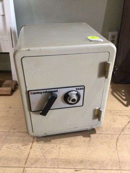 SENTRY 1330 COMBINATION SAFE - INCLUDES COMBINATION