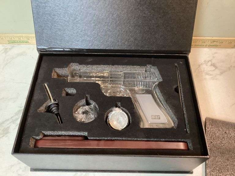 NEW KOLLEA GLASS PISTOL-SHAPED WHISKEY DECANTER SET IN BOX