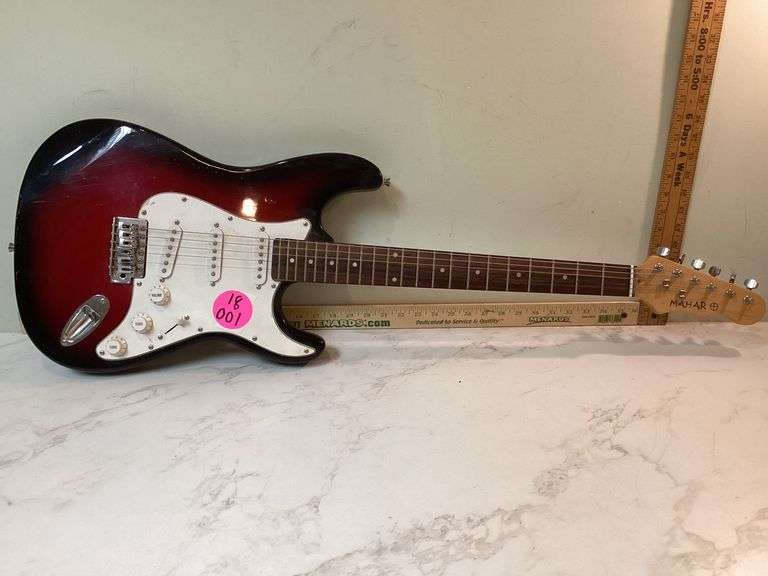 MAHAR ELECTRIC GUITAR AND LINE-6 SPIDER IV AMPLIFIER (POWERS ON)