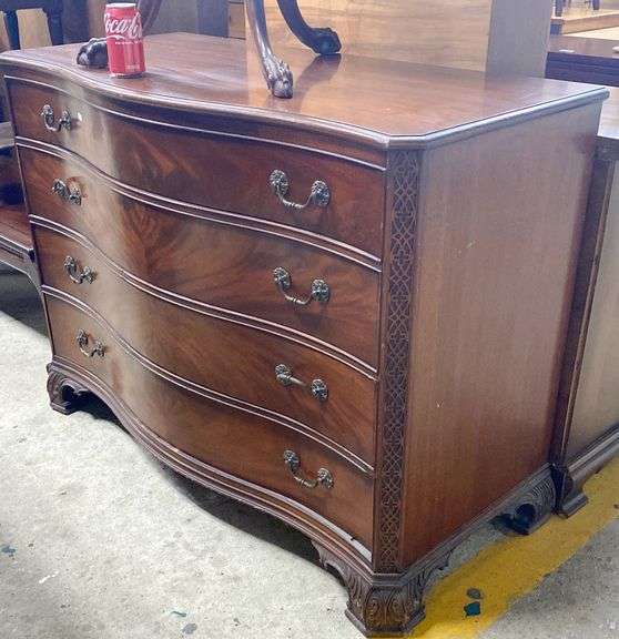Quality Vintage Mahogany Serpentine Dresser