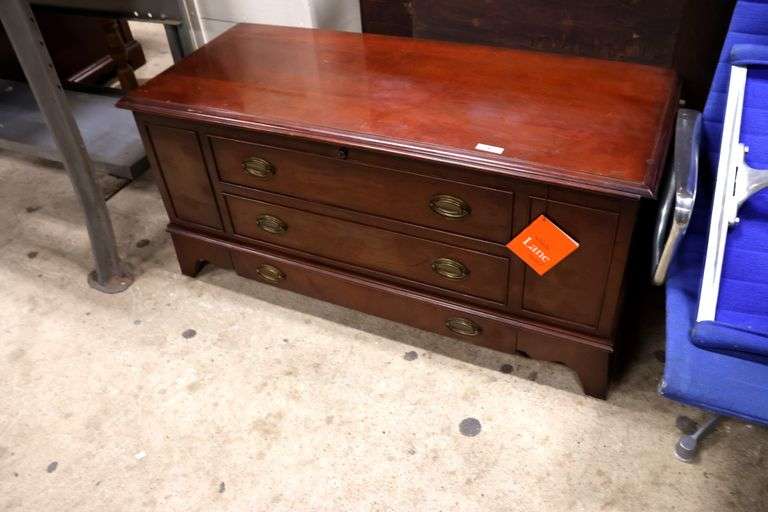 Vintage Lane Cedar Chest, Chips
