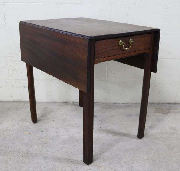 Philadelphia Chippendale Mahogany Marlborough Leg Pembroke Table