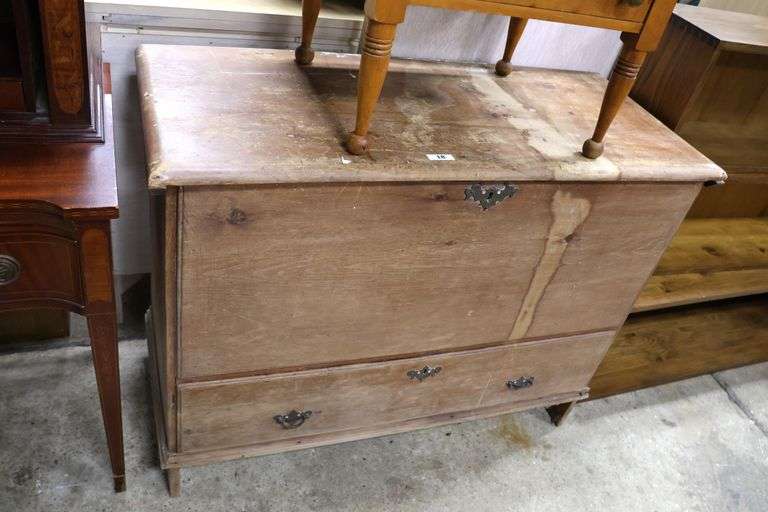 New England Queen Anne Pine Mule Chest