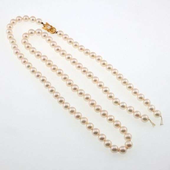 18k Gold Mikimoto Pearl Necklace