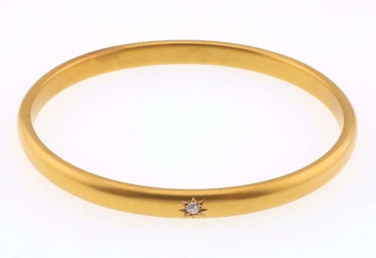 14k Gold Bangle Bracelet with 0.05 ct Diamond 10.1g