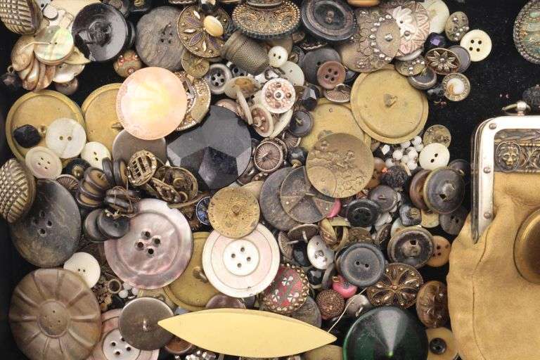 Vintage et of 8 treamline Button