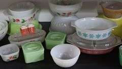 Collection of Vintage Kitchen Dishes, Pyrex Type Bowls, Refrigerator Dishes Etc.