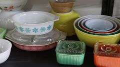 Collection of Vintage Kitchen Dishes, Pyrex Type Bowls, Refrigerator Dishes Etc.