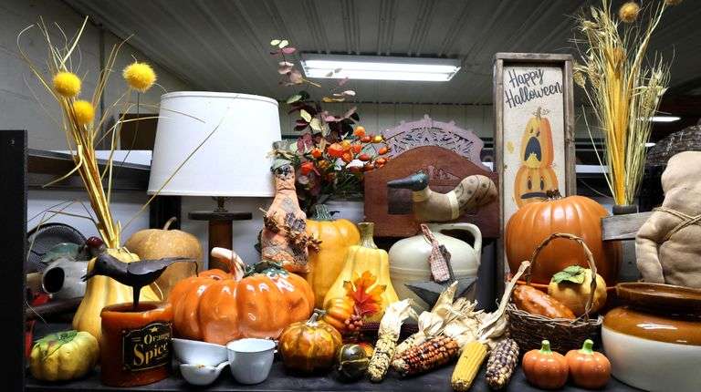 Fall Collection Time Collection of Fall Decor - Dixon's Auction at Crumpton