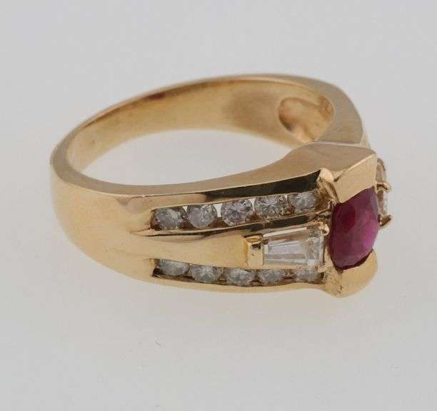 14k Gold Natural Ruby & Diamond Ring 6.4g