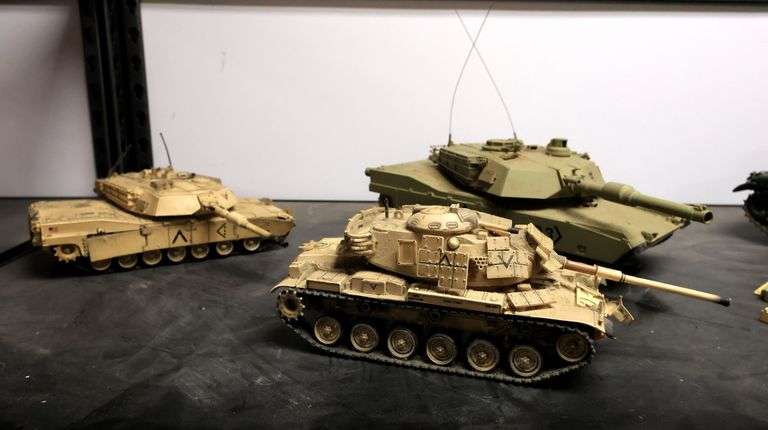 Lot of Model Army Tanks - Dixon's Auction at Crumpton