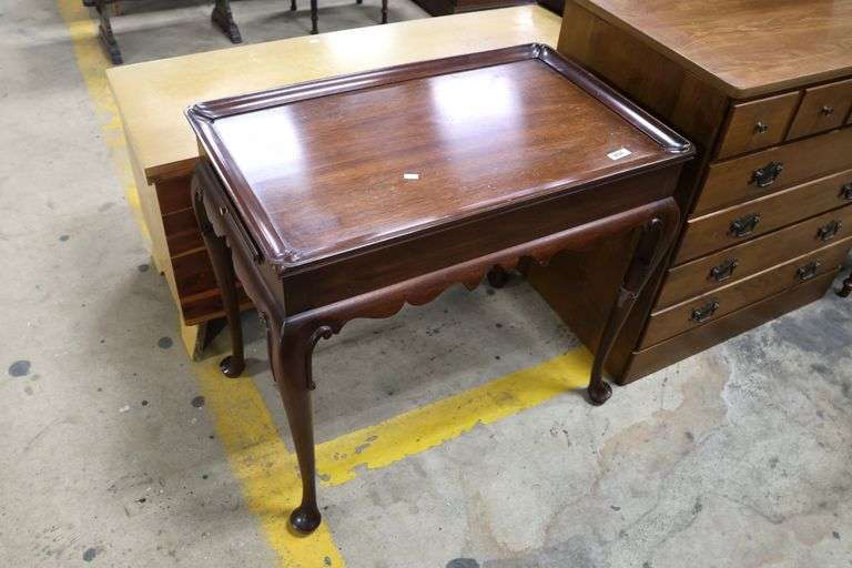 Henkel Harris Queen Anne Style Mahogany Tea Table
