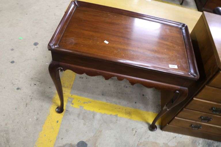 Henkel Harris Queen Anne Style Mahogany Tea Table