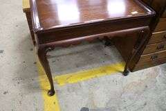 Henkel Harris Queen Anne Style Mahogany Tea Table